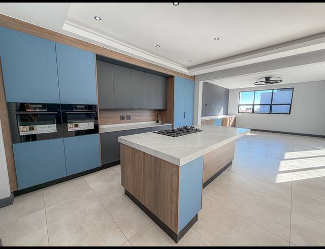 4 BEDROOM FREEHOLD FOR SALE IN MIDSTREAM HEIGHTS